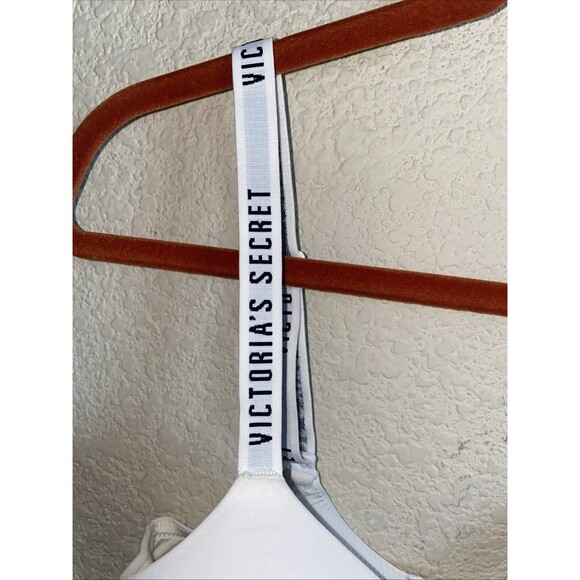 Victoria Secret Wear Everywhere Lightly Lined Wireless TShirt Bra White 34DD - Picture 2 of 11